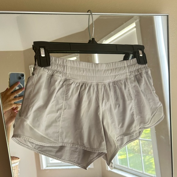 lululemon athletica Pants - Lululemon Hotty Hot 2.5 inch shorts, Size 4